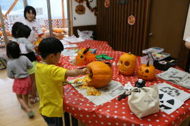 ハロウィンのかぼちゃ作り